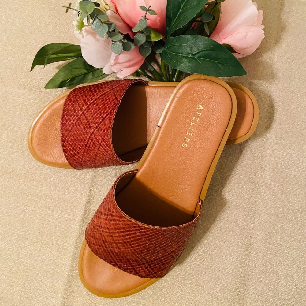 ATELIERS SLIDES. Size 9 (39). Upper Leather.
